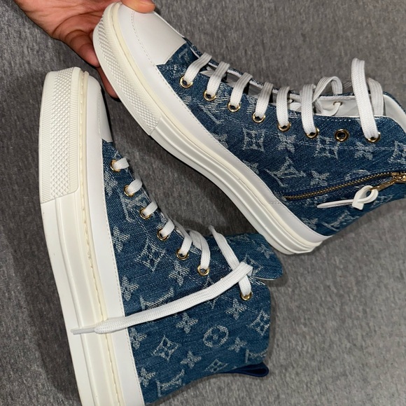 LOUIS VUITTON BLUE HI TOP SNEAKERS - Picture 3 of 12